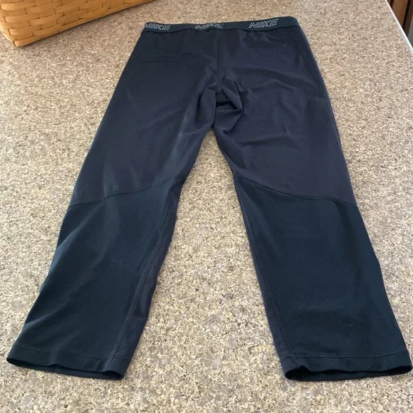 Nike Black Active Capri Crop Leggings Tights Medium - Picture 8 of 15